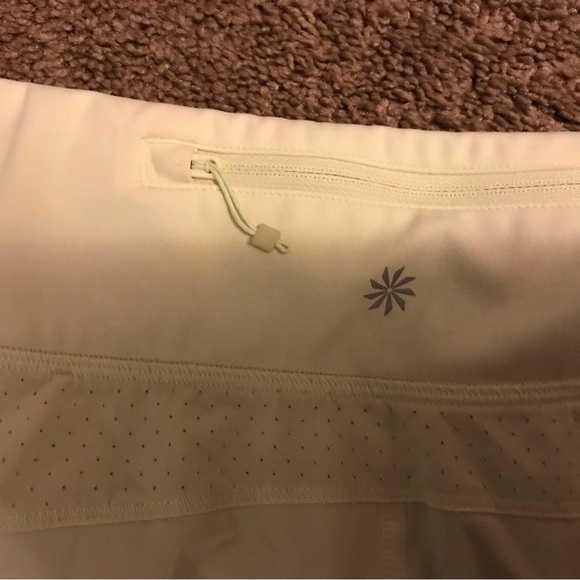 Athleta RUN WITH IT 3.5" SHORT - Picture 4 of 4